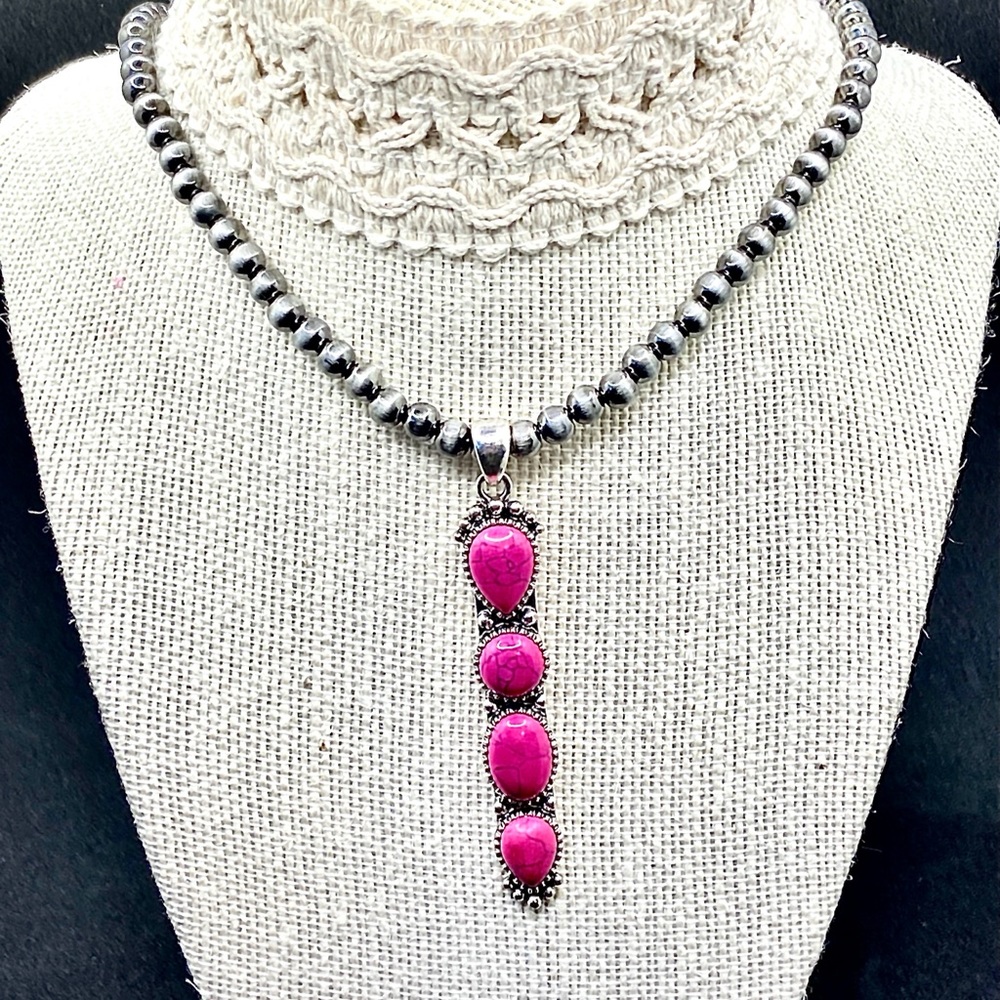 BOUTIQUE Navaho style, PINK faux stone necklace